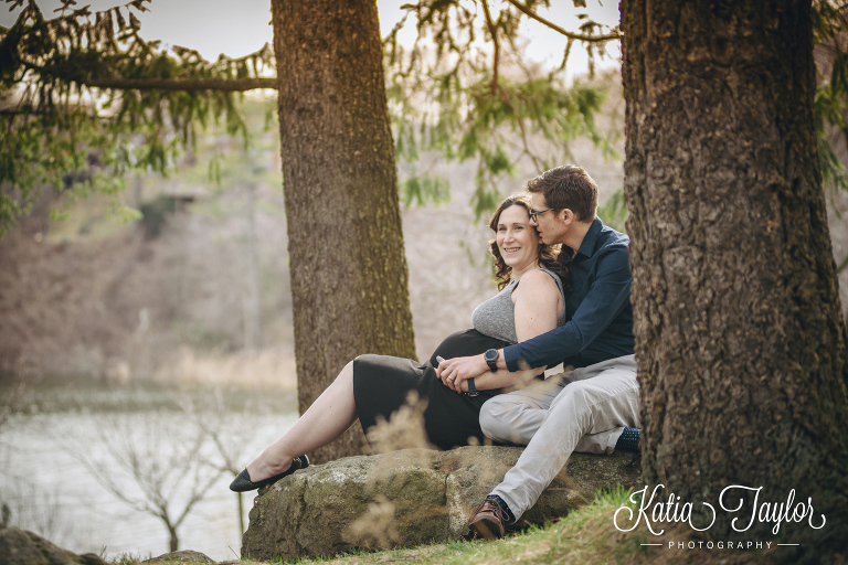 Sunset maternity photo shoot in High Park Toronto. Toronto maternity portraits. www.katiataylorphotography.com