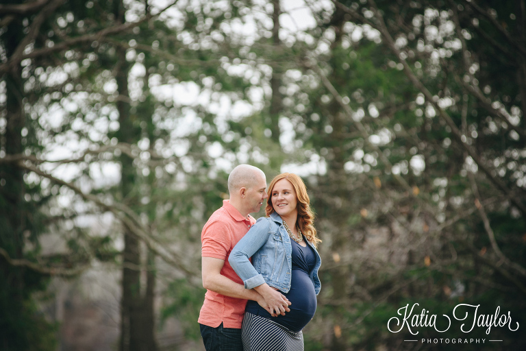 Spring time pregnancy shoot. Maternity portrait shoot in High Park, Toronto.