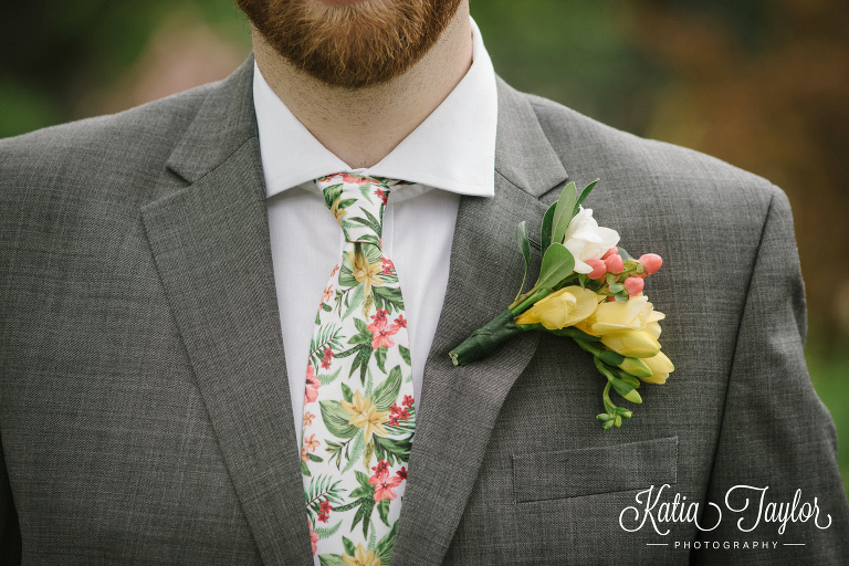 Tropical themed groom's tie and boutonniere. Toronto Allan Gardens elopement.