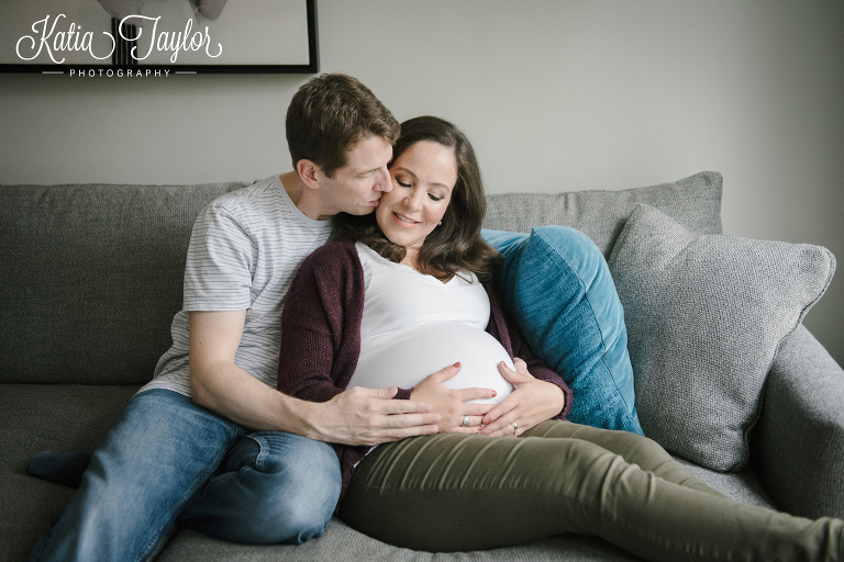 Expectant couple on the couch. Toronto maternity portraits at home.