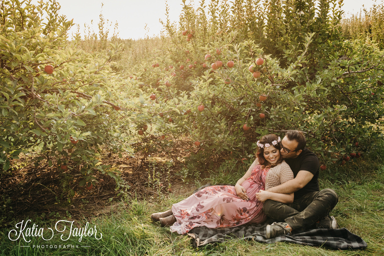 Maternity photos at Carl Laidlaw Orchard in Brampton. Sunset maternity. Toronto Maternity Portraits.