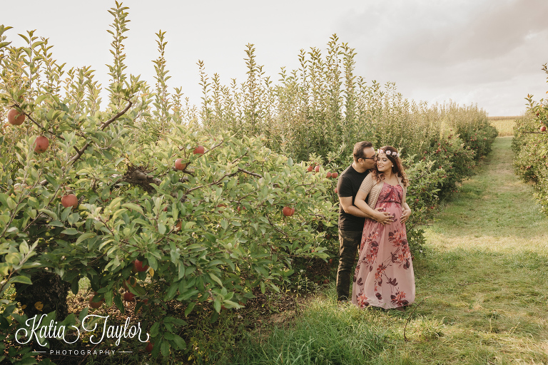 Maternity photos at Carl Laidlaw Orchard in Brampton. Sunset maternity. Toronto Maternity Portraits.