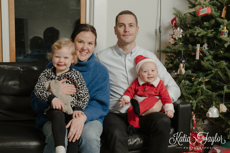 Extended family portraits indoor at home over the holidays. Toronto lifestyle photography.