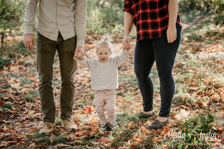 Family portrait in High Park in the fall. Toronto family portrait photography. Fall mini sessions.